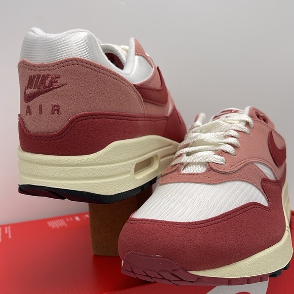 Nike WMNS Air Max 1 Sail/Red Stardust/Coconut
Milk/Cedar
Shoes
Style DZ2628-103 - Picture 11 of 16